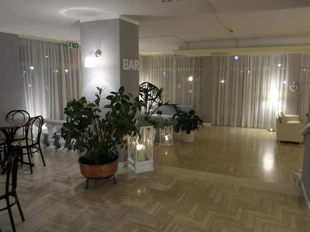 Hotel Monaco - Parcheggio Incluso E Piscina Min 2 Gg Milano Marittima