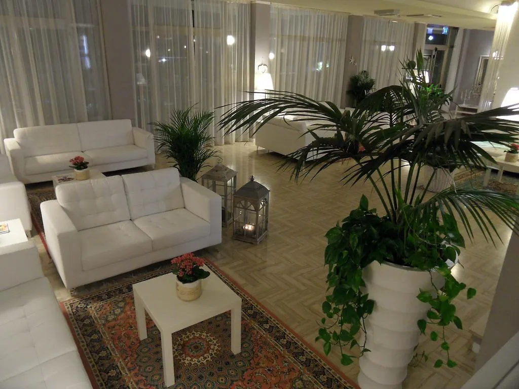 Hotel Monaco - Parcheggio Incluso E Piscina Min 2 Gg Milano Marittima 3*,