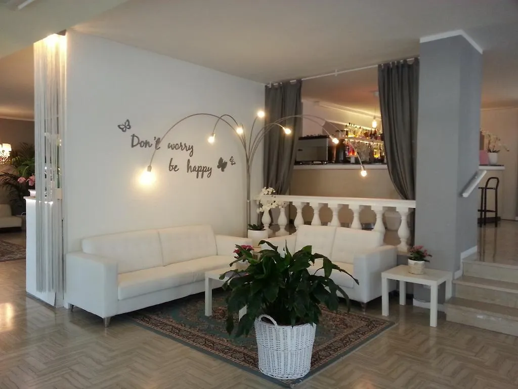 Hotel Monaco - Parcheggio Incluso E Piscina Min 2 Gg Milano Marittima